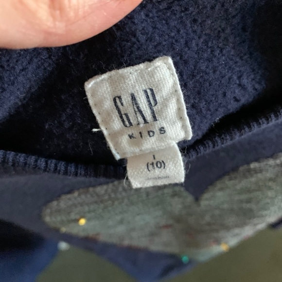Gap kids “flip” heart sweatshirt. - Picture 3 of 3